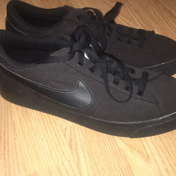Nike Other - Men’s Nike Black Sneakers Size 11